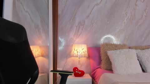 Helena Santos  online show from 02.23.26