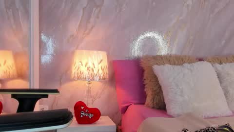 Helena Santos  online show from 02.25.26