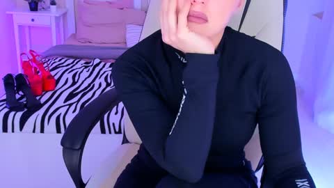 Snapshot of helenaregal chatting on 12.14.24 Helena online show from 12.14.24