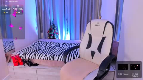 Snapshot of helenaregal chatting on 12.29.24 Helena online show from 12.29.24