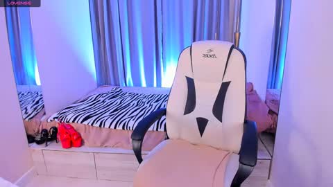 Snapshot of helenaregal chatting on 01.13.25 Helena online show from 01.13.25