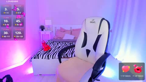 Snapshot of helenaregal chatting on 01.19.25 Helena online show from 01.19.25