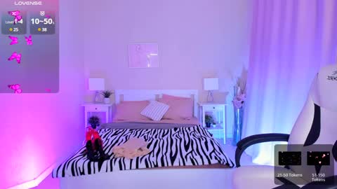 Snapshot of helenaregal chatting on 02.02.25 Helena online show from 02.02.25