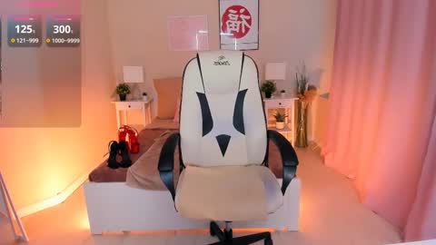 Snapshot of helenaregal chatting on 10.13.25 Helena online show from 10.13.25