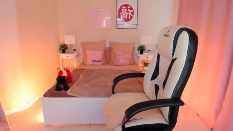 Snapshot of helenaregal chatting on 10.16.25 Helena online show from 10.16.25