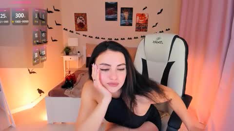 Snapshot of helenaregal chatting on 11.02.25 Helena online show from 11.02.25