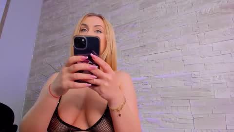 Snapshot of helenceccile chatting on 03.20.26 Helen online show from 03.20.26