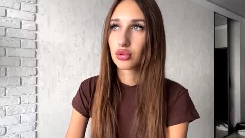 Snapshot of helenjoyne chatting on 09.19.25 Chloe online show from 09.19.25