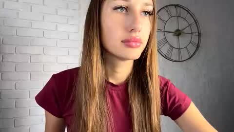 Snapshot of helenjoyne chatting on 09.24.25 Chloe online show from 09.24.25