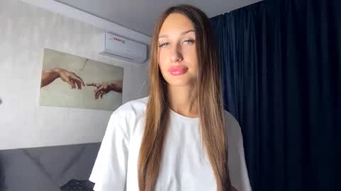 Snapshot of helenjoyne chatting on 09.29.25 Chloe online show from 09.29.25