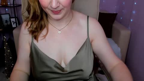 Snapshot of helens_lov chatting on 12.15.24 Helen online show from 12.15.24