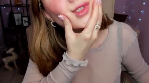 Snapshot of helens_lov chatting on 12.17.24 Helen online show from 12.17.24