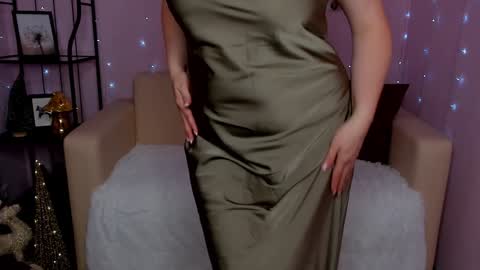 Snapshot of helens_lov chatting on 12.21.24 Helen online show from 12.21.24