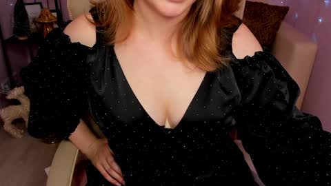 Snapshot of helens_lov chatting on 12.26.24 Helen online show from 12.26.24