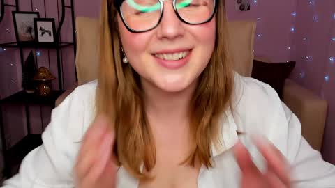 Snapshot of helens_lov chatting on 01.21.25 Helen online show from 01.21.25