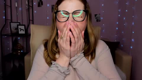 Snapshot of helens_lov chatting on 01.31.25 Helen online show from 01.31.25