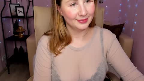 Snapshot of helens_lov chatting on 02.07.25 Helen online show from 02.07.25