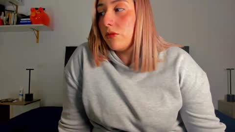 Snapshot of helenstanfordd chatting on 01.27.25 Helen or Hells online show from 01.27.25