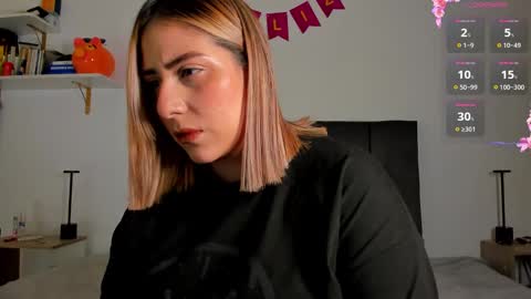 Snapshot of helenstanfordd chatting on 02.06.25 Helen or Hells online show from 02.06.25