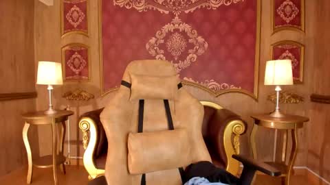 Snapshot of helenstanfordd chatting on 10.04.25 Helen or Hells online show from 10.04.25