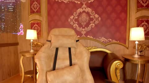 Snapshot of helenstanfordd chatting on 10.13.25 Helen or Hells online show from 10.13.25