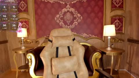 Snapshot of helenstanfordd chatting on 10.22.25 Helen or Hells online show from 10.22.25