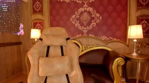 Snapshot of helenstanfordd chatting on 10.23.25 Helen or Hells online show from 10.23.25