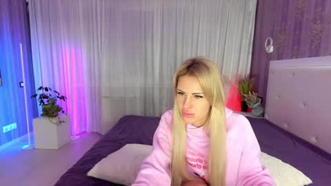 Snapshot of helensunshine chatting on 12.18.24 Helen online show from 12.18.24