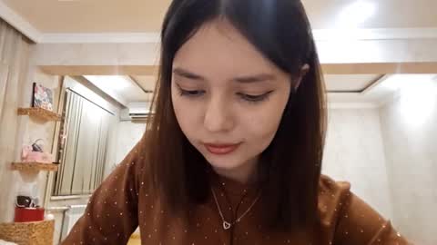 Snapshot of helgakraszewski chatting on 09.19.25 Alice online show from 09.19.25