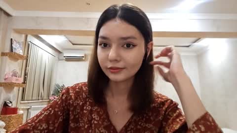 Snapshot of helgakraszewski chatting on 09.25.25 Alice online show from 09.25.25