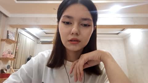 Snapshot of helgakraszewski chatting on 10.10.25 Alice online show from 10.10.25