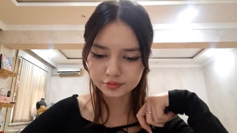 Snapshot of helgakraszewski chatting on 10.31.25 Alice online show from 10.31.25