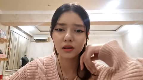 Snapshot of helgakraszewski chatting on 11.08.25 Alice online show from 11.08.25