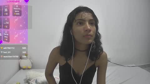 Snapshot of helia_n_amy chatting on 01.01.25 Helia Transfem and Amy online show from 01.01.25