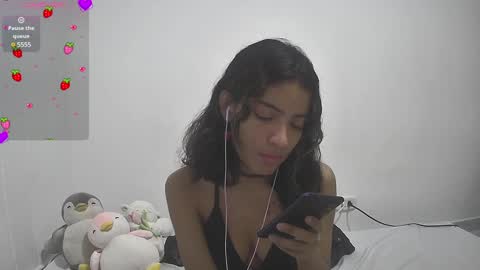 Snapshot of helia_n_amy chatting on 01.08.25 Helia Transfem and Amy online show from 01.08.25