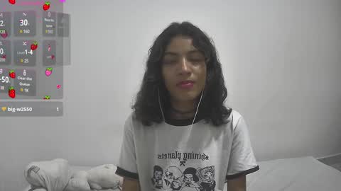 Snapshot of helia_n_amy chatting on 01.10.25 Helia Transfem and Amy online show from 01.10.25