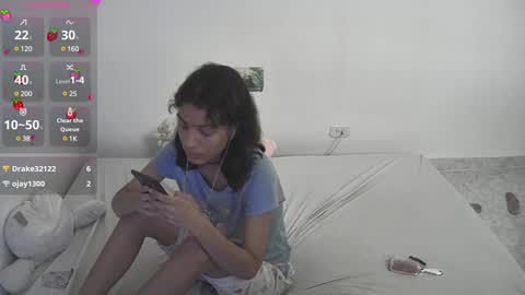 Snapshot of helia_n_amy chatting on 01.16.25 Helia Transfem and Amy online show from 01.16.25