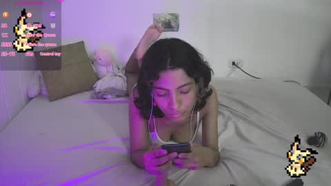 Snapshot of helia_n_amy chatting on 01.27.25 Helia Transfem and Amy online show from 01.27.25