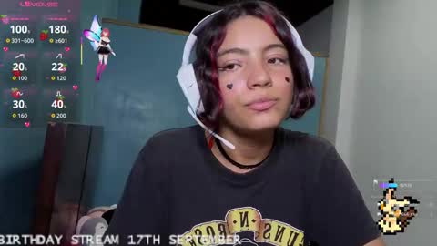 Snapshot of helia_n_amy chatting on 09.16.25 Helia Transfem and Amy online show from 09.16.25