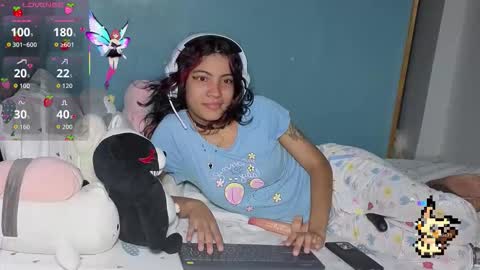 Snapshot of helia_n_amy chatting on 10.03.25 Helia Transfem and Amy online show from 10.03.25