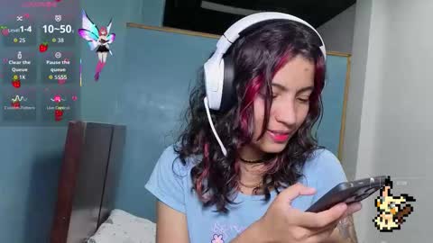 Snapshot of helia_n_amy chatting on 10.06.25 Helia Transfem and Amy online show from 10.06.25