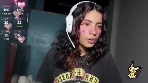 Snapshot of helia_n_amy chatting on 10.17.25 Helia Transfem and Amy online show from 10.17.25