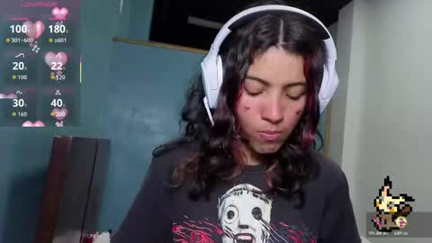 Snapshot of helia_n_amy chatting on 10.17.25 Helia Transfem and Amy online show from 10.17.25