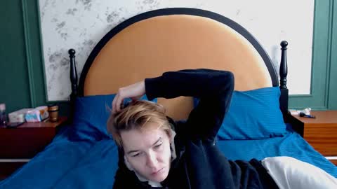 Snapshot of helldollz chatting on 10.13.25 HellDollz online show from 10.13.25