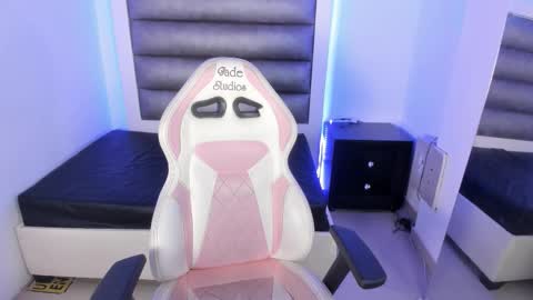 hellen__smith_ online show from 02.25.26