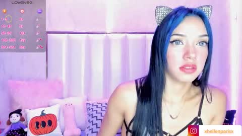 Snapshot of hellenparis1 chatting on 10.28.25 Hellen Paris online show from 10.28.25