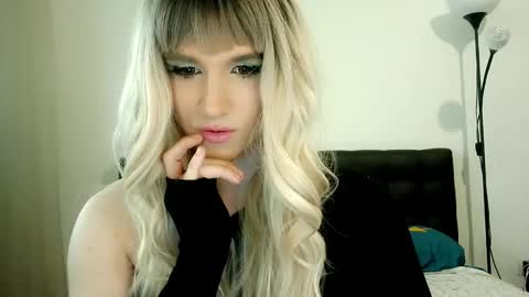 Snapshot of hellenspellman chatting on 03.05.25 Helen Spellman online show from 03.05.25