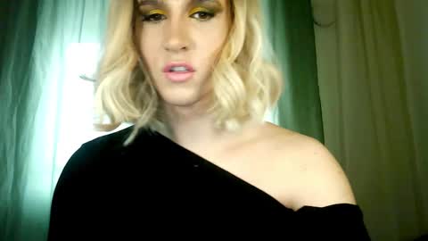 Snapshot of hellenspellman chatting on 03.10.25 Helen Spellman online show from 03.10.25