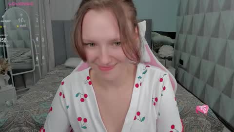 Snapshot of hello_helena chatting on 09.10.25 Helene online show from 09.10.25