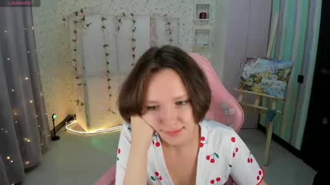 Snapshot of hello_helena chatting on 09.14.25 Helene online show from 09.14.25